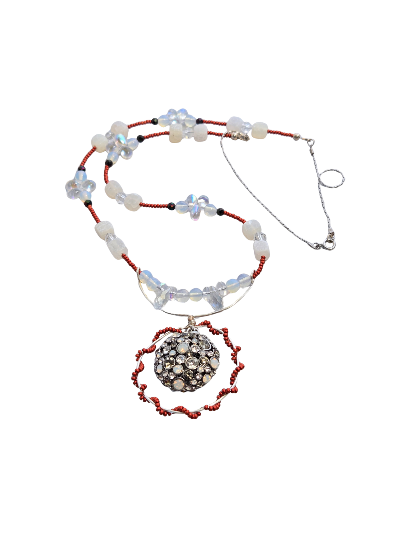 Collar de cadena hecho a mano con cuentas craqueladas blancas y lágrima de cristal – 63,5 cm