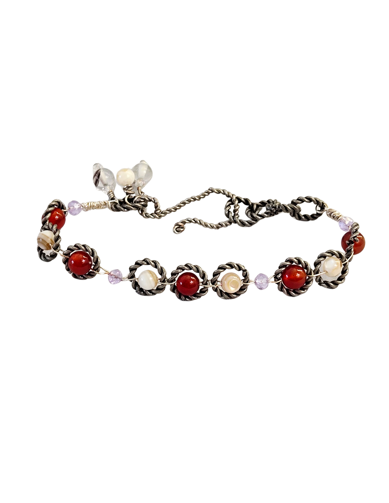 Pulsera de Cornalina y Cuentas de Concha – Eslabones de Alambre Retorcido, Colgantes de Cristal y Ajuste Regulable