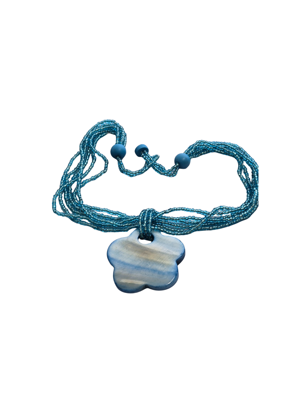 Collar de cuentas de semilla de múltiples hebras con caracoles y centro focal – 18" hecho a mano estilo bohemio