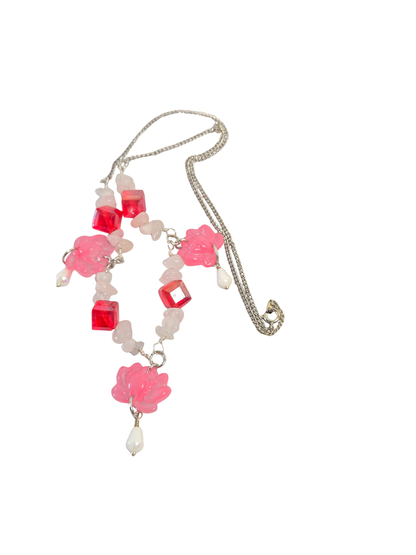 Collar de Cuarzo Blanco y Flor de Loto Rosa – Cadena Plateada de 58.4 cm Hecho a Mano