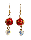 Pendientes colgantes de corazón de perla de cristal y cristal rojo – Gotas artesanales envueltas en alambre de cobre