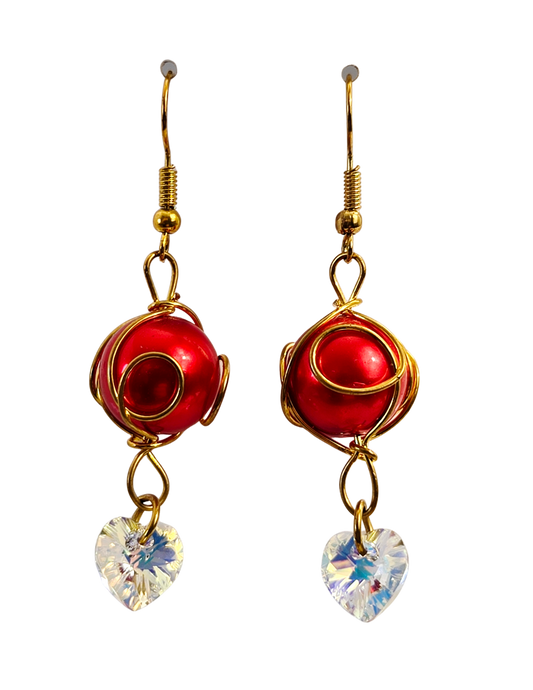 Pendientes colgantes de corazón de perla de cristal y cristal rojo – Gotas artesanales envueltas en alambre de cobre