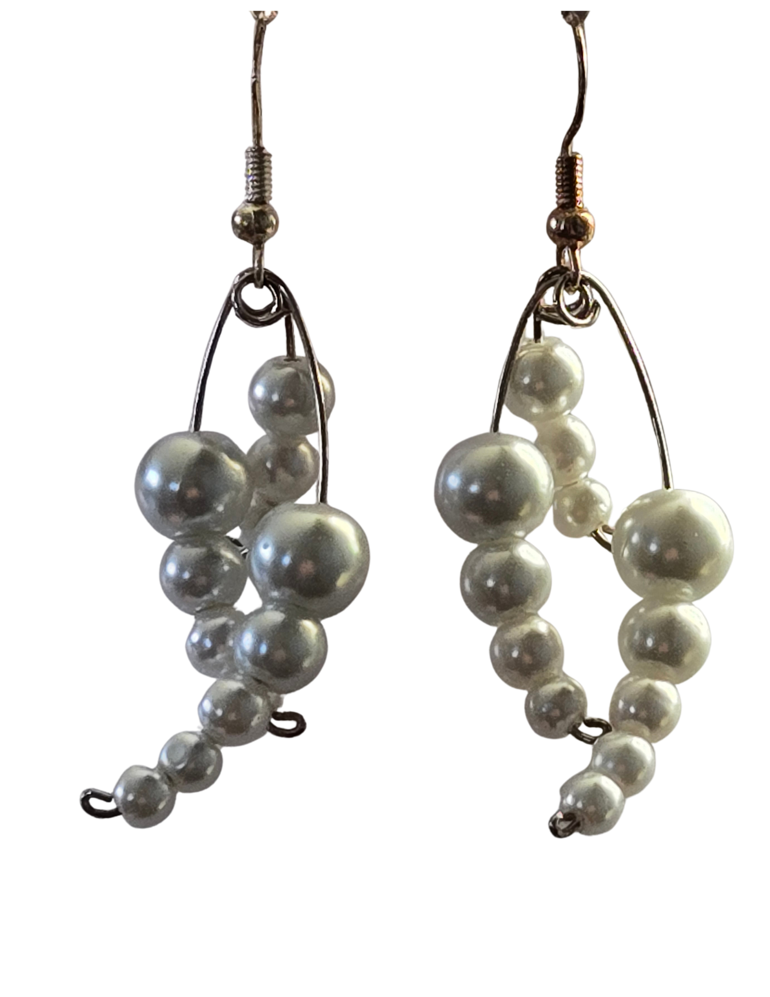 Pendientes colgantes de perlas de cristal blanco con alambre de memoria - Pendientes colgantes de plata elegantes hechos a mano
