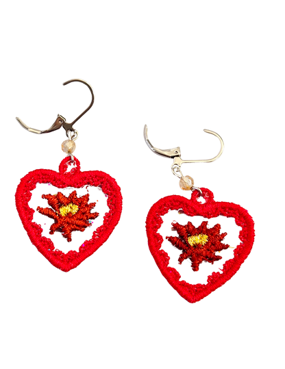 Pendientes bordados con forma de corazón de flor de Pascua – Pendientes colgantes festivos rojos y dorados para las fiestas