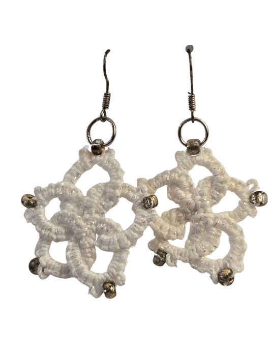 Pendientes colgantes de filigrana hechos a mano en blanco brillante - Cuentas de plata, hechos a mano