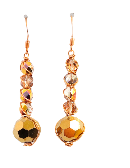 Pendientes colgantes de oro con alambre de cobre enrollado