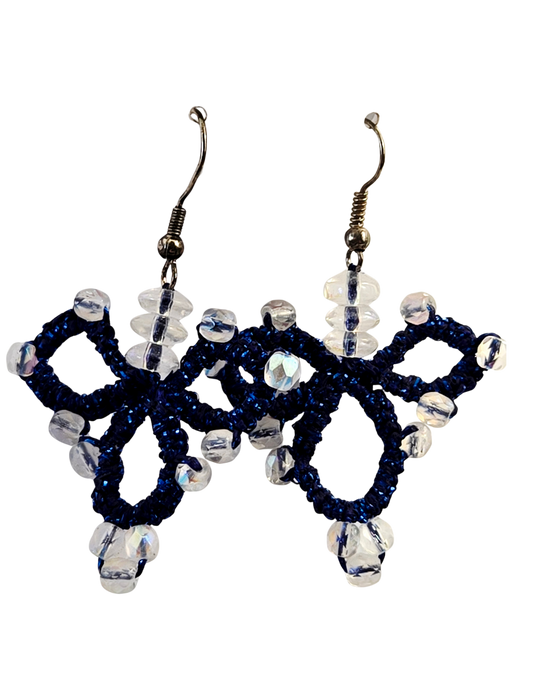 Pendientes de Encaje Tatting con Hilo Azul Brillante y Cuentas de Cristal